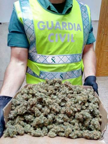 Noticia de Almería 24h: Detenido con 300 gramos de marihuana en el coche
