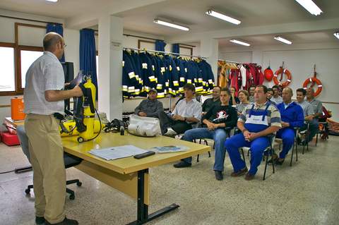 La Junta de Andaluca imparte unos cursos de formacin de marinero pescador en Carboneras y Garrucha