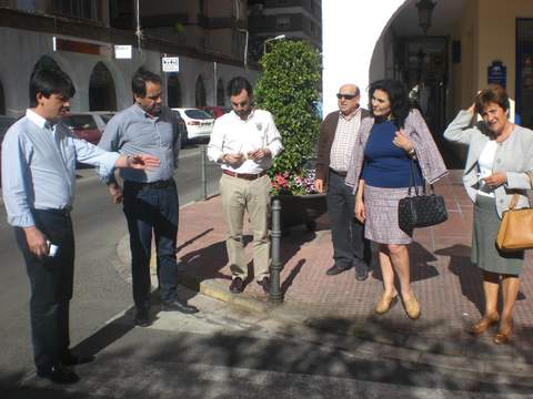 El Ayuntamiento mejorar la pavimentacin y el acerado de la calle Cannigo Molina Alonso, en Oliveros