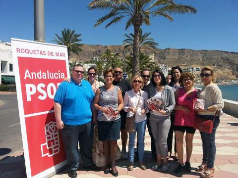 El PSOE reparte 36.000 folletos por toda la provincia para animar a los almerienses a cambiar Europa