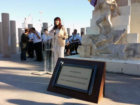 Micaela Navarro anima a continuar la lucha por la libertad y la justicia de las vctimas almerienses de Mauthausen