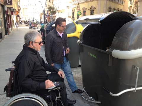 Verdiblanca pide a vecinos con discapacidad que opinen sobre contenedores adaptados