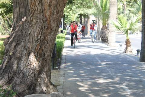La bahía de Almería protagoniza la primera visita guiada en bici