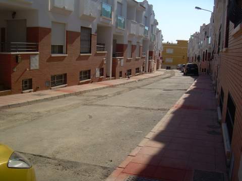 Nuevo y completo asfaltado en Palos de Moguer y renovacin de redes en calle Cervantes
