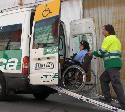 El Gobierno contrata a Verdiblanca para trasladar a personas con discapacidad a votar
