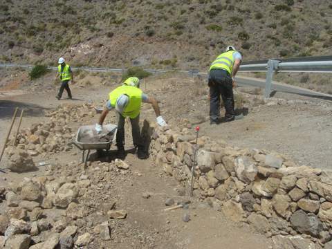 La Junta acondiciona el carril de acceso al mirador de La Amatista, en el Parque Natural Cabo de Gata-Níjar