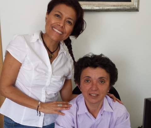 La Asoc. de Mujeres con Discapacidad, Luna, recibe una donacin de la tienda de cosmticos Salud y Belleza