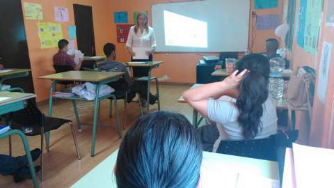 Noticia de Almería 24h: El CADE acerca a alumnos de una casa de oficios las medidas de apoyo a emprendedores de la Junta