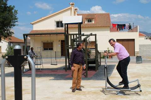 El Ayuntamiento regenera y pone de nuevo en servicio el  Parque Infantil de la Plaza de “La Máquina”