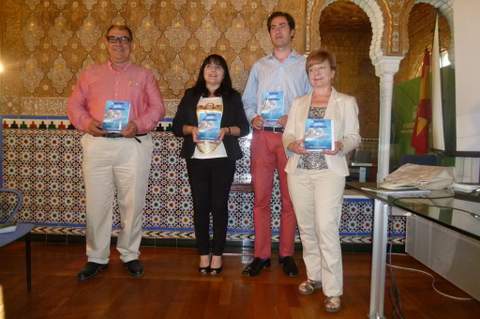 La delegada de Educacin presenta el libro 'A bordo de la Alcazaba', del autor lvaro Villalobos