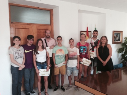 El Ayuntamiento entrega los certificados a los alumnos del curso Tcnico en primeros auxilios salvamento y socorrismo acutico