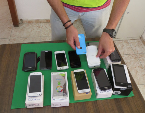 Noticia de Almería 24h: La Guardia Civil practica 18 detenciones e imputaciones relacionadas con el robo en una tienda de telefonía móvil
