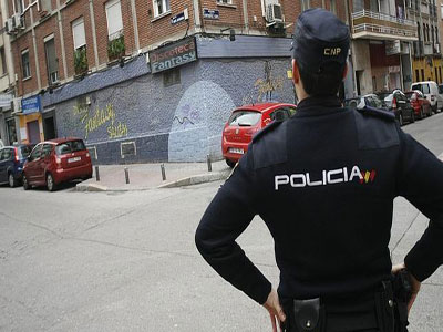 Noticia de Almería 24h: La Policía Nacional detiene “in fraganti” a dos individuos cuando intentaban asaltar un comercio de náutica deportiva