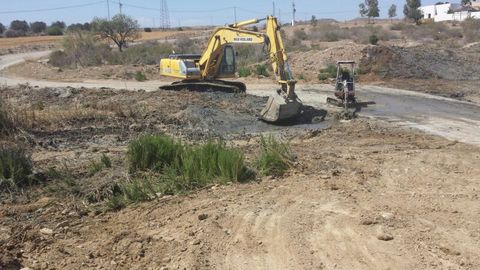 La Junta de Andaluca inicia los trabajos de limpieza de un tramo de la rambla Hornos