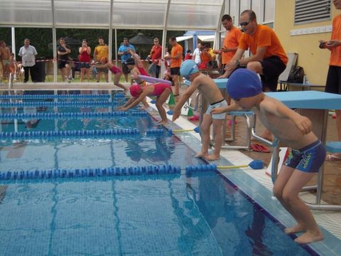 Arrancan los cursos de natacin en la Piscina Municipal con mas de un centenar de inscritos