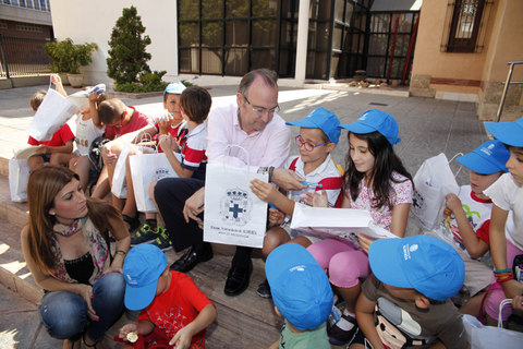 Noticia de Almera 24h: Los nios de las Escuelas de Verano de los Centros de la Mujer visitan al alcalde