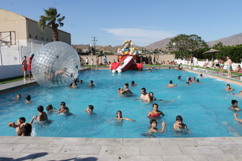 Gran fiesta de inauguracin de la recin remodelada piscina municipal de Gdor