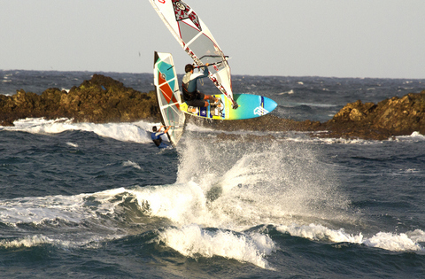 El ejidense Vctor Fernndez promociona la imagen de El Ejido en el Mundial de Windsurf que arranca en Gran Canaria
