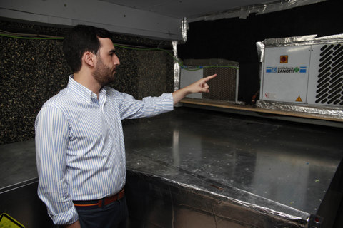 Noticia de Almera 24h: El Ayuntamiento insonoriza la mquina de refrigeracin del Mercado de Los ngeles y acaba con las molestias a los vecinos