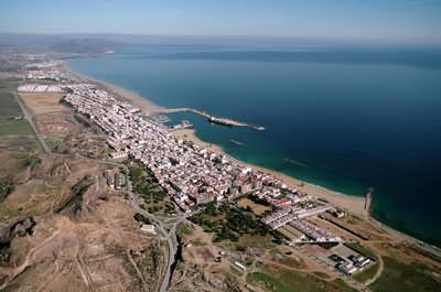 Noticia de Almería 24h: El paro baja en Garrucha un 30% en los seis primeros meses del año