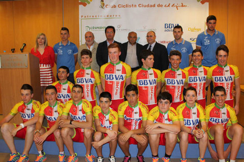 El Club Ciclista Ciudad de El Ejido 2 por equipos en la XX Bizkaiko Itzulia 2014