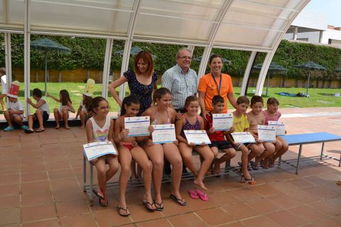 Clausurado el primero de los tres turnos de los cursos de natacin en la Piscina Municipal de Las Cabauelas 