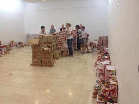 Noticia de Almera 24h: El ayuntamiento reparte ms de 5.000 kilos de alimentos entre 200 familias necesitadas 
