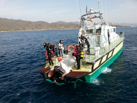 Noticia de Almera 24h: La Junta instala 33 boyas para proteger los fondos marinos de Almera, dentro del Proyecto Life+Posidonia