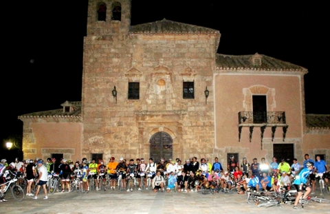 Noticia de Almera 24h: La Concejala de Deportes organiza la VIII Marcha Ciclista BTT Nocturna 2014