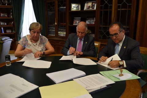 Diputacin formaliza los convenios para la gestin tributaria de Antas y Garrucha 