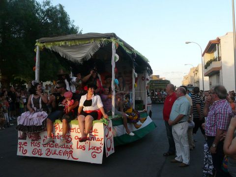 Noticia de Almera 24h: Chupinazo y carrozas para abrir de las fiestas de La Asuncin en Las Cabauelas y Venta Gutirrez