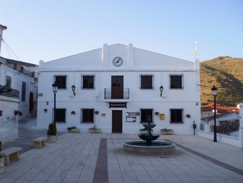 Ayuntamiento y Plaza Mayor de Alcudia de Monteagud