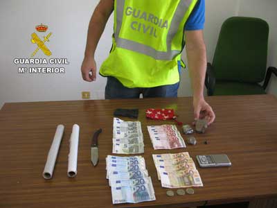 Dos detenidos en Adra por venta de drogas en su domicilio