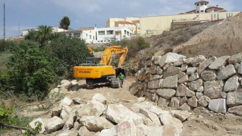 Noticia de Almera 24h: El alcalde visita varias obras que se encuentran en fase de construccin