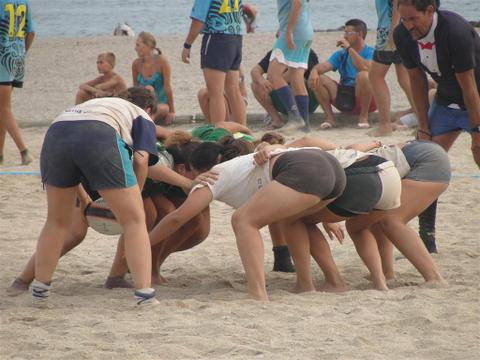 La playa de Poniente de Almerimar acoge este fin de semana el XII Torneo Internacional de Rugby Playa
