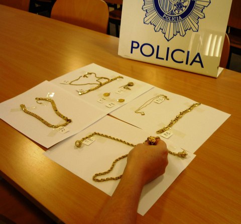 Detenida en Almería una empleada del hogar por robar joyas valoradas en 20.000 euros
