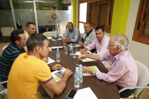 Apoyo de Juanma Moreno al sector agrario andaluz