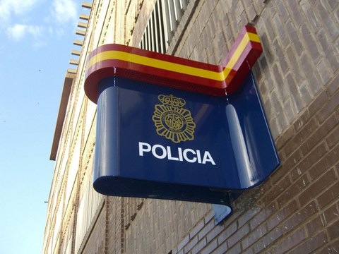 Noticia de Almera 24h: Detenida en Almera una fugitiva reclamada por captar a menores y obligarlas a ejercer la prostitucin 