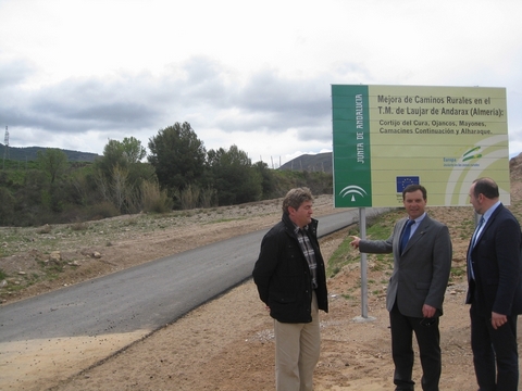 Noticia de Almera 24h: El Plan de Choque de la Junta mejora 55 kilmetros de caminos rurales en 22 municipios de Almera