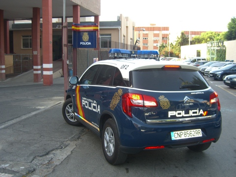 La Policía Nacional detiene a dos “cogoteros” responsables de siete atracos en Almería