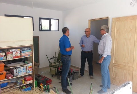 Noticia de Almería 24h: El Alcalde comprueba el estado de las obras de mejora en el Colegio de Góñar