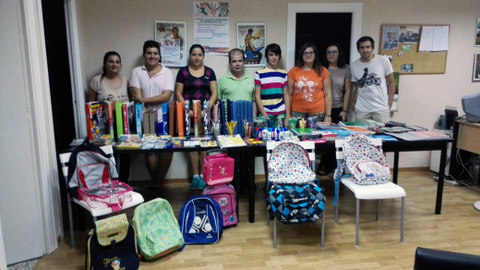 Noticia de Almería 24h: Las Juventudes Socialistas inician el curso con una recogida solidaria de material escolar