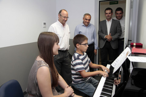 El alcalde visita la Escuela de Música en el inicio del curso, que este año contará con 1.500 alumnos