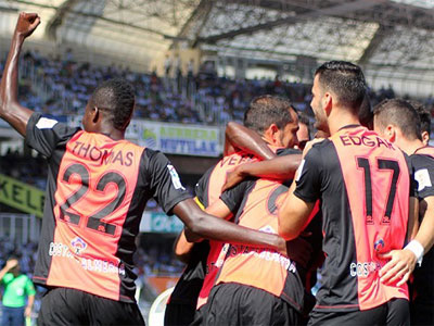1-2: El Almera logra la primera victoria ante un potente rival y en un estadio muy complicado