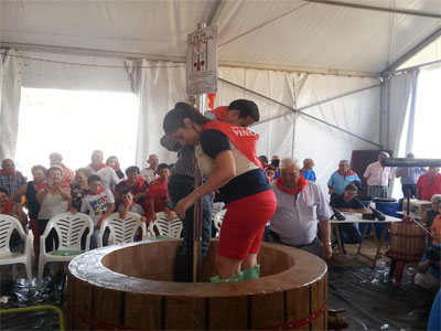 Huércal-Overa celebra el I Día del Vino del País con un concurso de pisada de uva