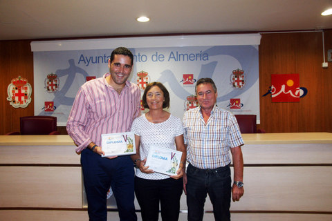 El concejal Juanjo Alonso recibe a Isabel Garca, campeona de Europa de Piragismo
