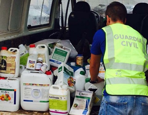 Noticia de Almería 24h: La Guardia Civil pilla in fraganti a una persona robando productos fitosanitarios en un almacén agrícola