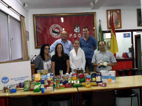 Noticia de Almería 24h: El PSOE de Vera dona al Banco de Alimentos los 100 kilos de comida que recaudó gracias a la Paella Solidaria