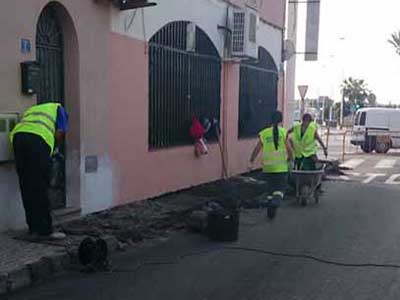 Noticia de Almera 24h: El PFEA permite reformar el acerado de las calles Azahar, Pizarro y Virgen de las Angustias 