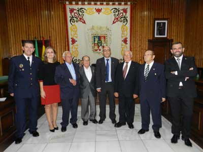 Noticia de Almera 24h: Homenaje a los Policas Jubilados y a los que han desarrollado destacadas intervenciones en el Da de Los Santos ngeles Custodios